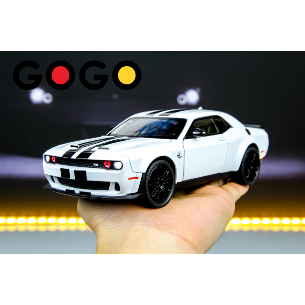 Dodge Challenger SRT Hellcat 1:24 รถโมเดล