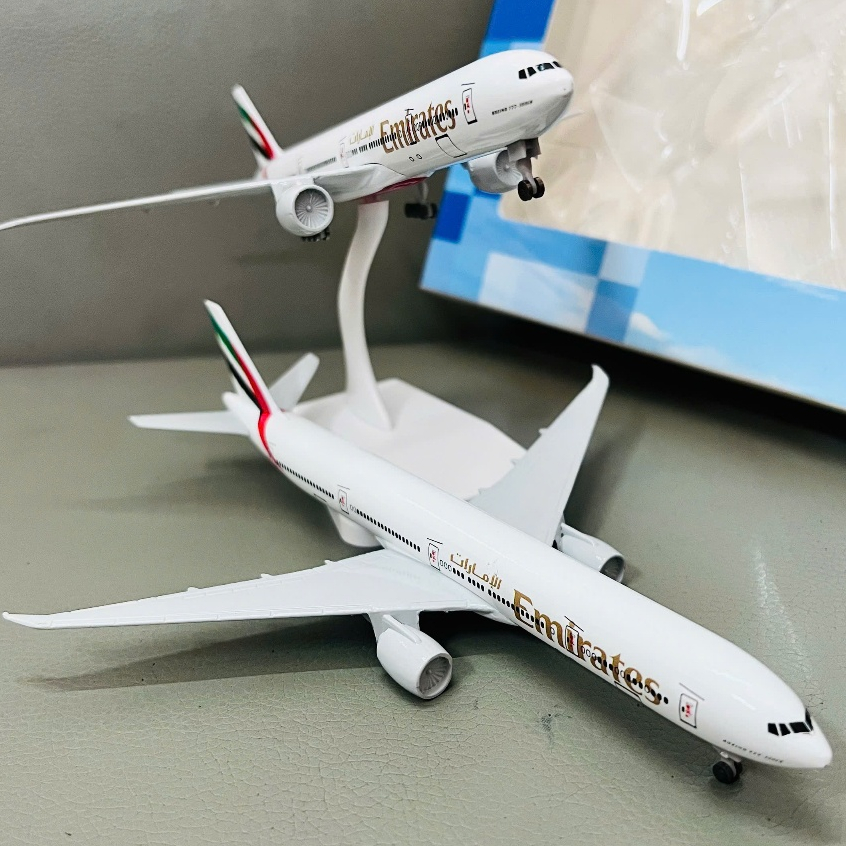 EMIRATES AIRLINE BOIING B777 20CM AIRCRAFT MODEL 1:400 SCALE (FULLBOX)