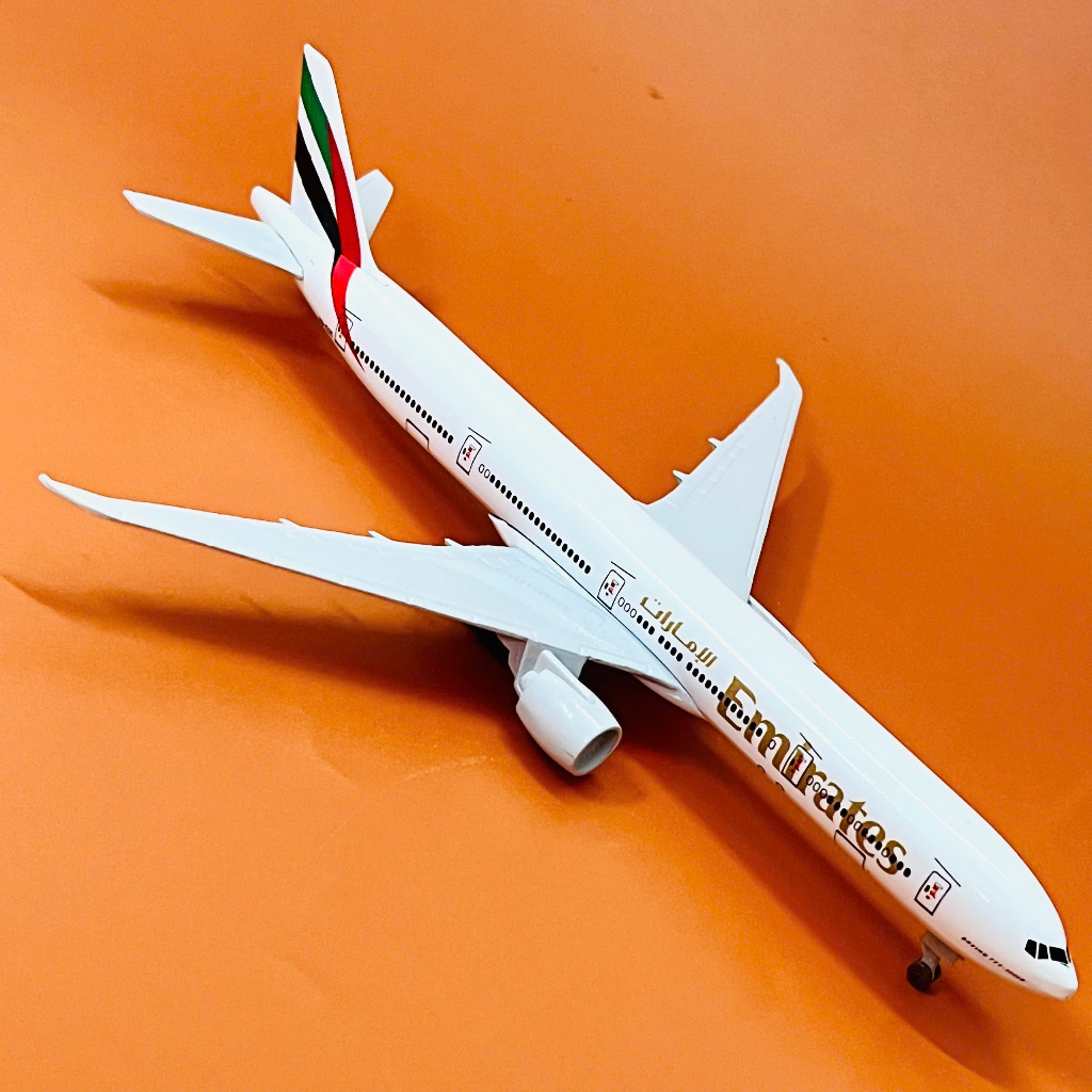 Emirates Airlines Boeing 777-300ER เครื่องบินรุ่น 1:400 Scale Alloy Cast Wheels