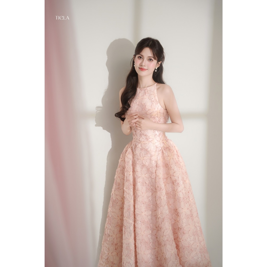 TIELA เดรสยาวคล้องคอ - ชุดบริโอน่า