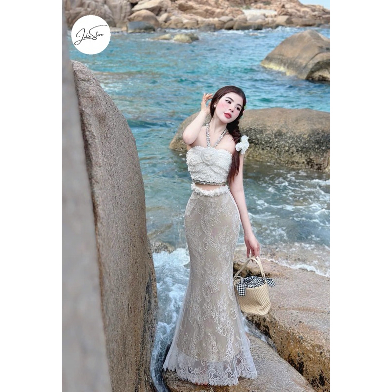 SA Set ดีไซน์เสื้อลูกไม้มีเลื่อมและดอกไม้ + กระโปรงครึ่งตัวหางปลาลูกไม้เอวดอกไม้ -Jolie Store