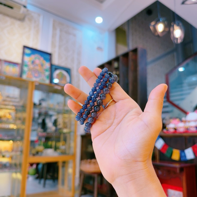 หิน Iolite - หินแห่งภูมิปัญญา ปรีชา และสอดใส่ สร้อยข้อมือหิน Iolite จี้ เครื่องประดับหิน