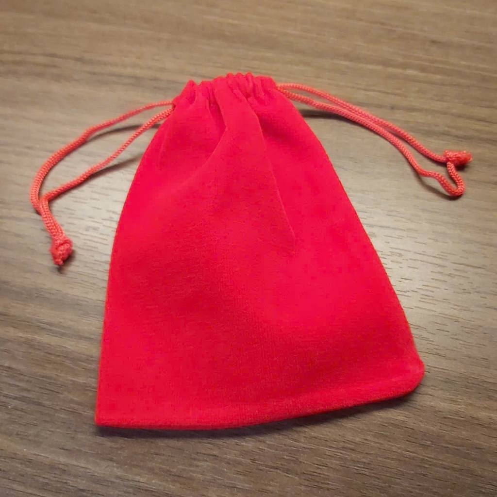กระเป๋าหูรูดกํามะหยี่สีแดงสําหรับกําไลและเครื่องประดับ – บรรจุภัณฑ์ของขวัญสุดหรู ขนาด 12ซม. x 9ซม