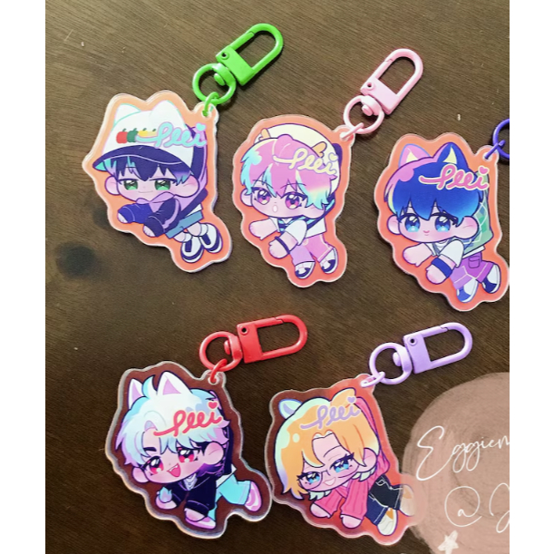 พวงกุญแจสีเหลือบรุ้ง PLAVE