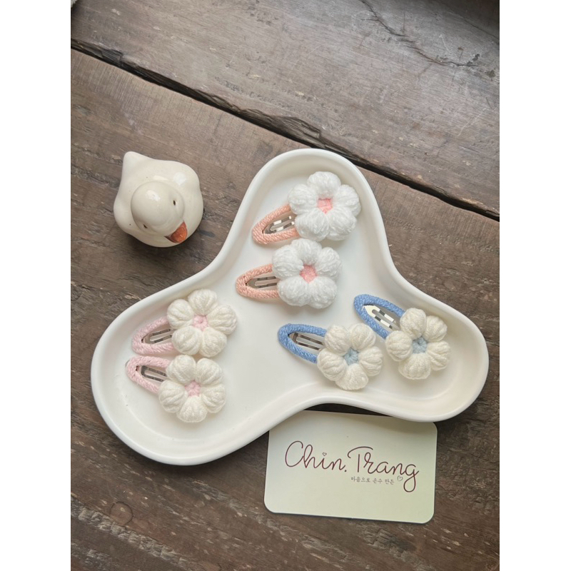 กิ๊บหน้าม้าดอกไม้ขนสัตว์ Jiwoo สําหรับเด็กทารก โดย Chin.Trang