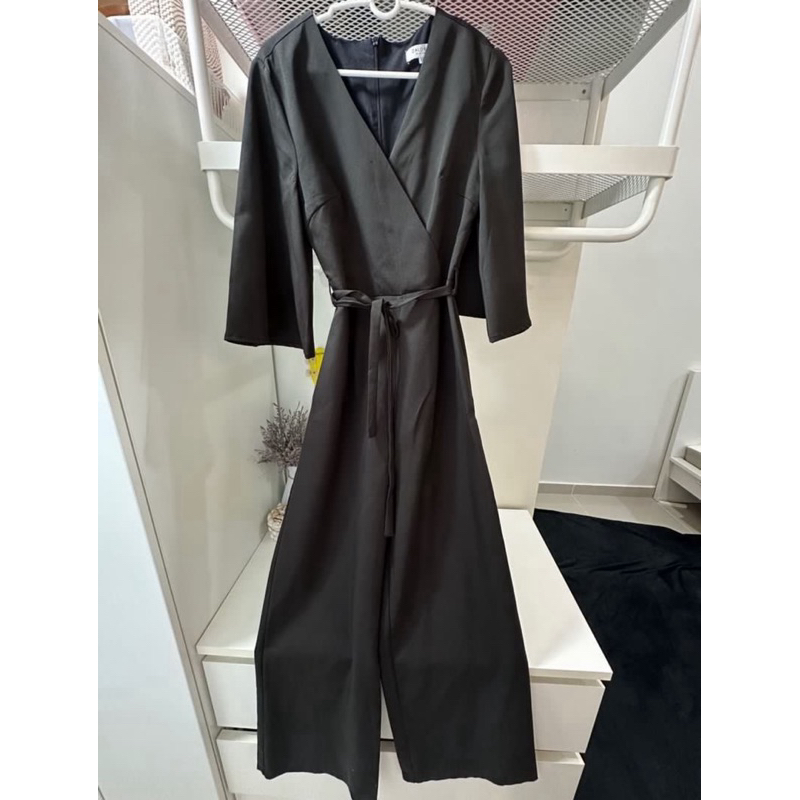 Zalora จั๊มสีดํา sz Xs ใหม่ 90%