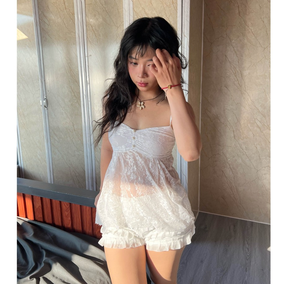 Moodie - REMI TOP | เสื้อสองชิ้นลูกไม้ซีทรูลูกปัดมุก