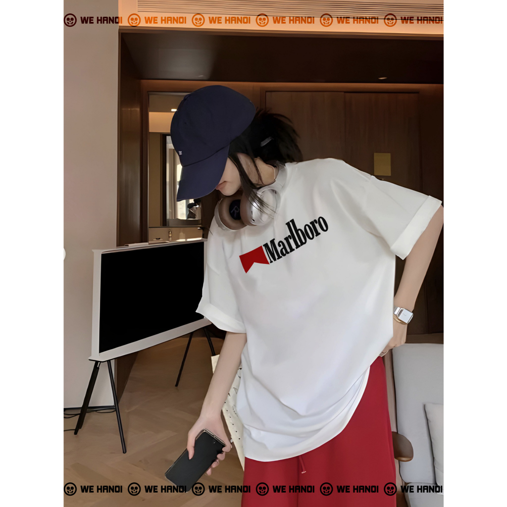 เสื้อยืดโลโก้ Marlboro Typo Unisex Men/Women WEHN คอกลม สีขาว/ดํา
