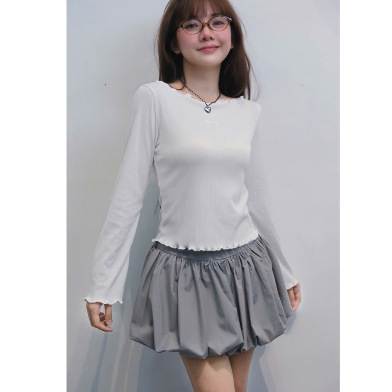 PEKO HELLO - เสื้อยืดจั๊มสีขาวแขนยาวบานอ่อน