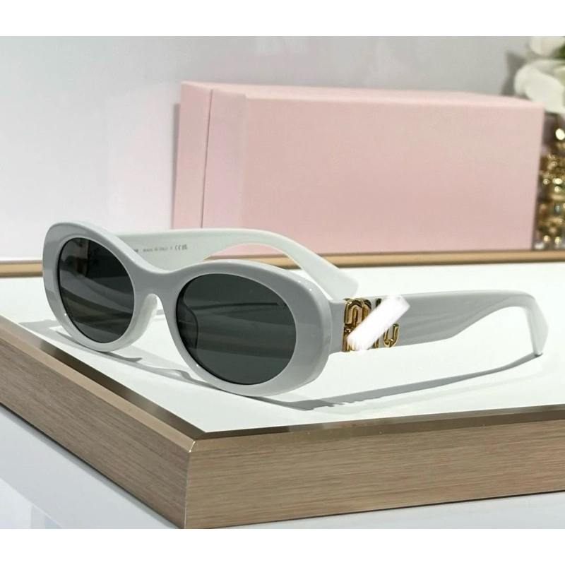 ประณีต MEO MEO แว่นกันแดดผู้หญิงทรงรีแคทอาย M IU - กรอบแว่นตาโลโก้สีทอง