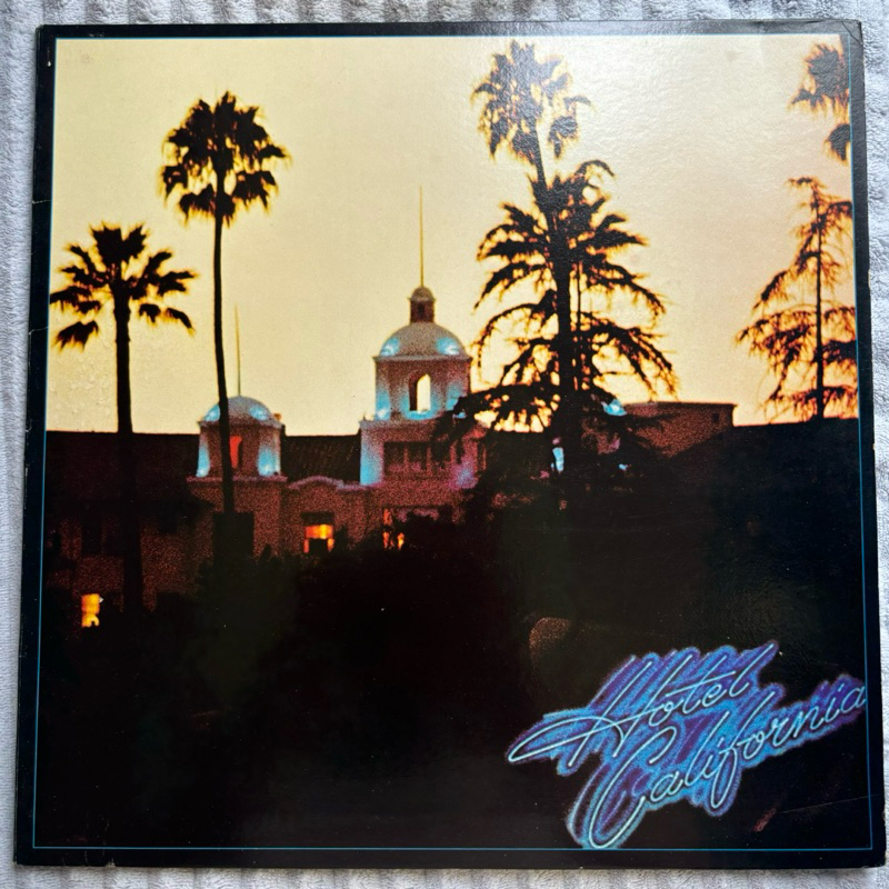 แผ่นเสียง EAGLES - HOTEL CALIFORNIA