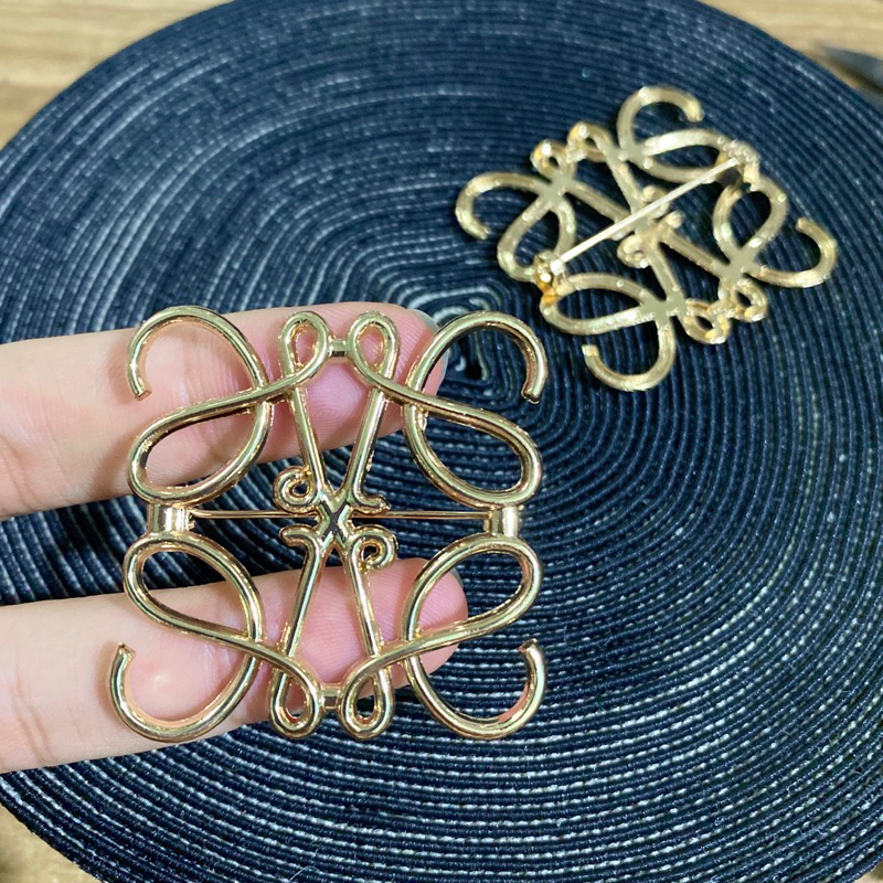 A805_ PATTERN TAG SIZE 4cm พร้อมเข็มกลัดด้านหลัง