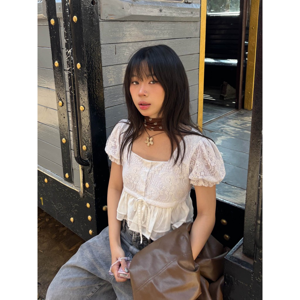 Moodie - GRACIE TOP | เบบี้ดอลล์ เสื้อลูกไม้สําหรับผู้หญิงที่มีแขนสั้นพัฟ