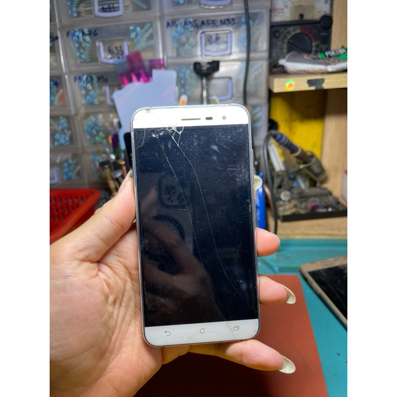 คลัสเตอร์ Asus zenfone 3 มีจอแตก