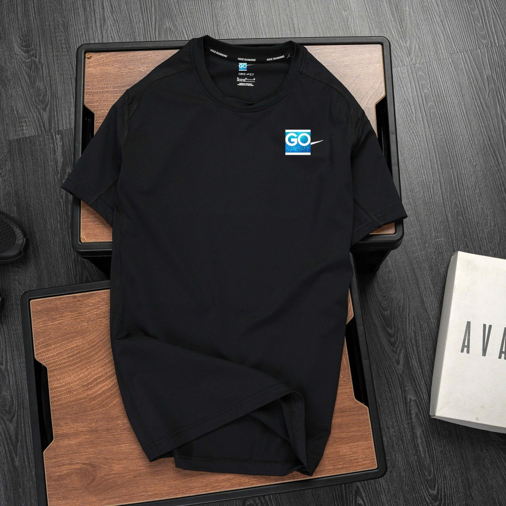 เสื้อกีฬาขั้นพื้นฐานเทรนนิ่งสําหรับผู้ชายผลิตจากวัสดุยางยืดโพลียืดหยุ่นระบายอากาศได้ดี ดูดซับเหงื่อ 