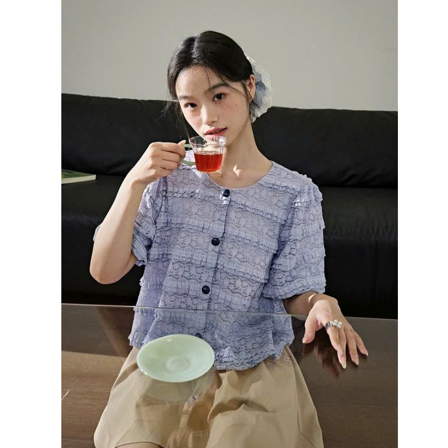 E0048 เสื้อลูกไม้คอกลมแต่งมอตติฟฝรั่งเศสผลิตโดย Kuose - Suhi Studio