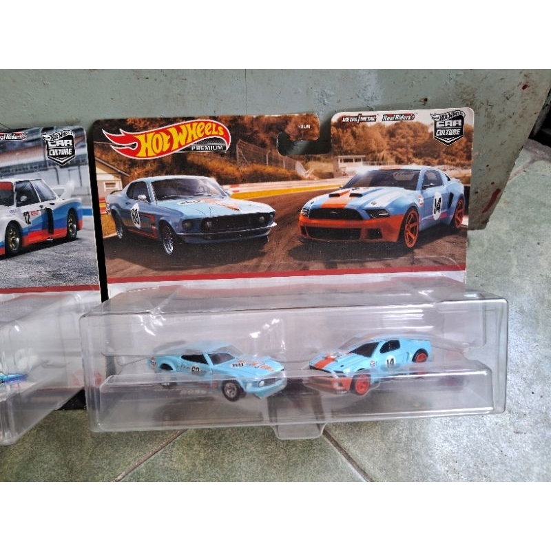 HOT WHEELS PREMIUM 1969 FORD MUSTANG BOSS 302 & 2014 CUSTOM MUSTANG GULF TEAM