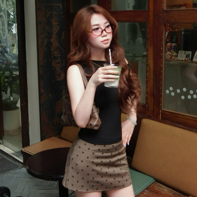 กระโปรงสั้นลายจุดแนวราบทรงเอ