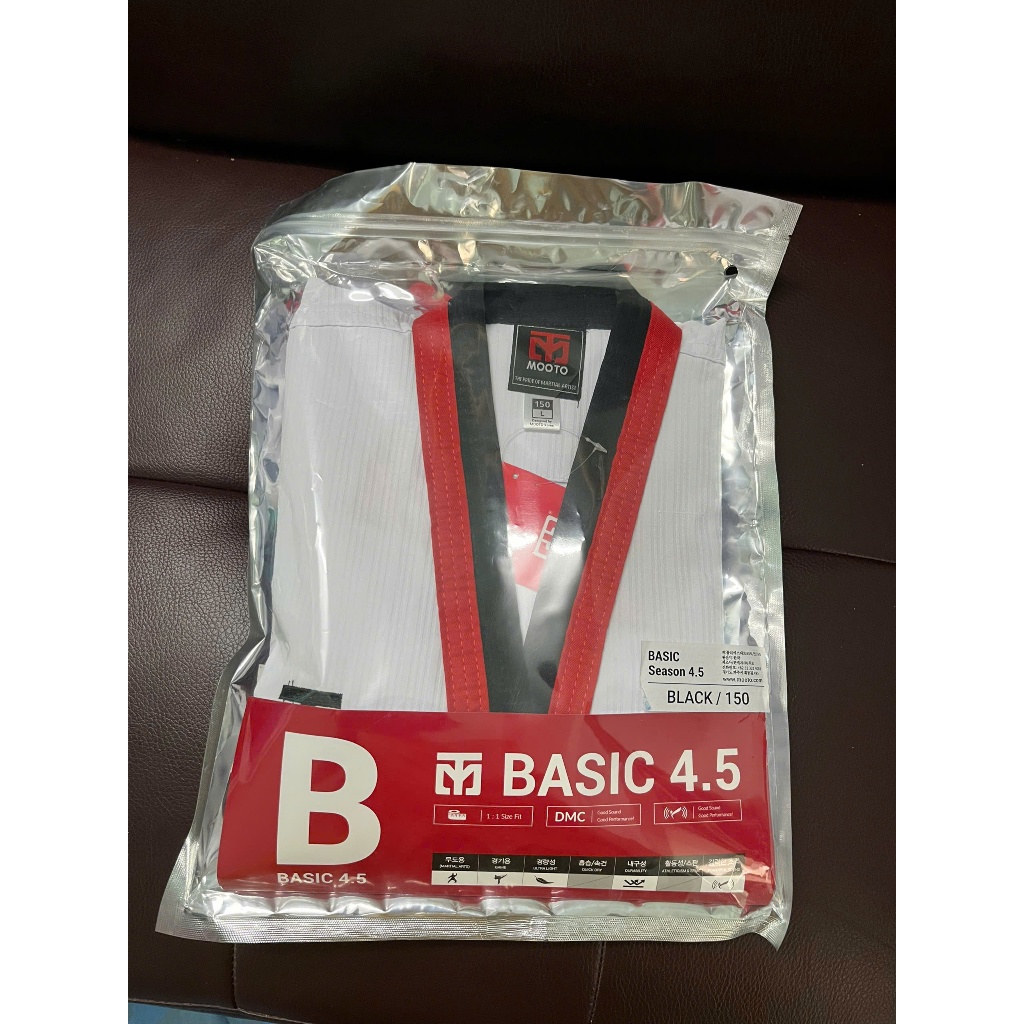 เสื้อผ้าศิลปะการต่อสู้คุณภาพดี - ชุดศิลปะการต่อสู้ Mooto Taekwondo พร้อมปลอกคอสีแดงและสีดํา