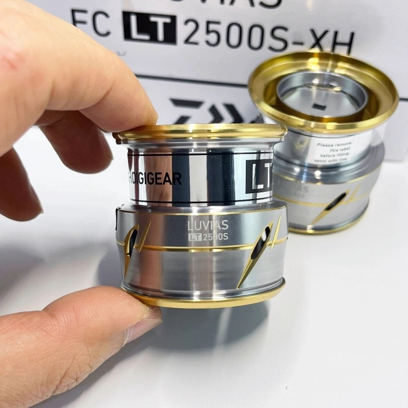 DAIWA Luvia Caldia รอกตกปลาแนวตั้ง Lot - Spool Daiwa Luvias Caldia