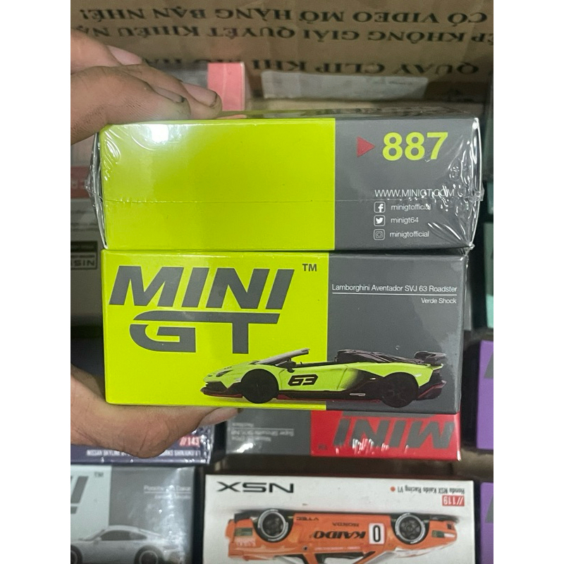 At Toys Store Lamborghini Aventador SVJ 63 Roadster Verde Shock 1:64 scale MiniGT กล่องรุ่น MGT00887