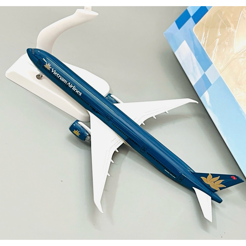 เครื่องบิน Blue Boeing 777 รุ่น Vietnam Airlines 1:400 Scale (Fullbox) มาตรฐานที่สวยงาม