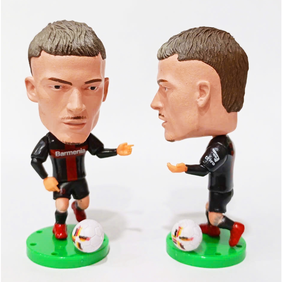 รูปปั้นนักเตะ Wirtz ย้ายข้อต่อและท่า flexibly