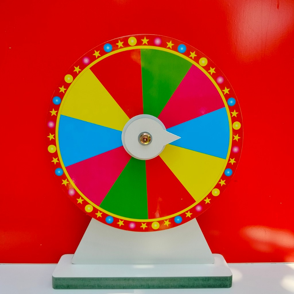 Lucky Wheel (10 กล่อง - เส้นผ่านศูนย์กลาง: 25cm x สูง 35cm)