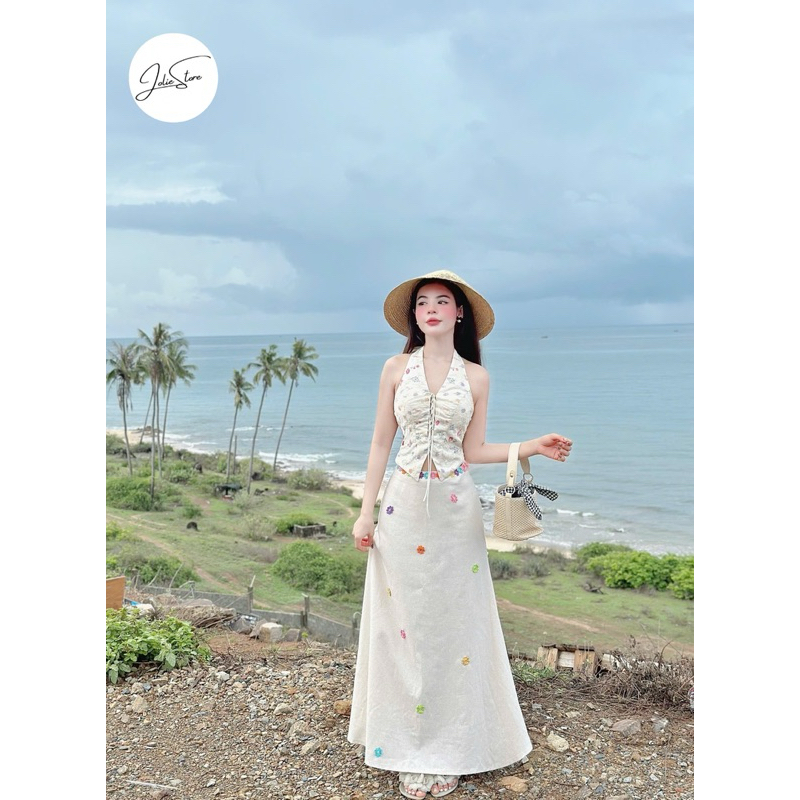 Set ออกแบบเสื้อลายดอกไม้คอเชือกแขวนคอปัก + กระโปรงมิดิลายดอกไม้ -Jolie Store