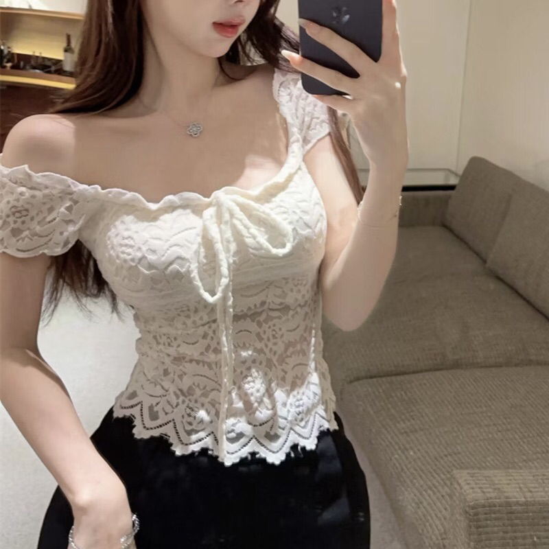 เสื้อลูกไม้ยืดเปิดไหล่คอเหลี่ยมเนื้อยืดก88