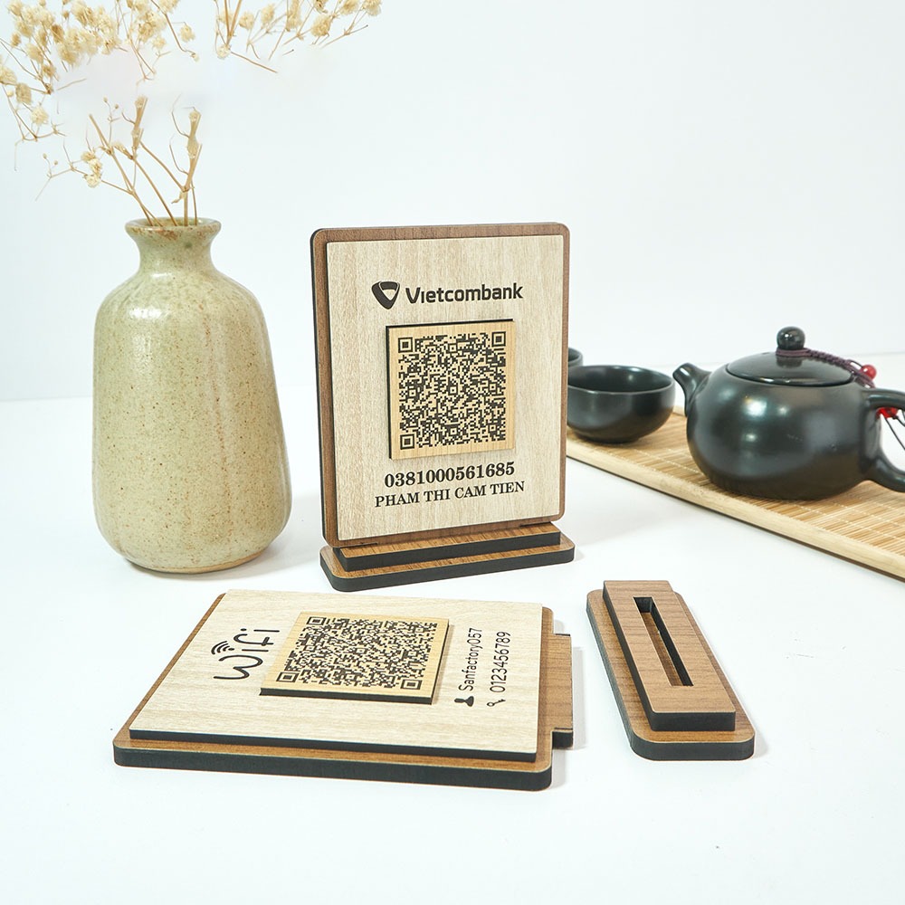 ไม้กระดานสลักด้วย QR Code สําหรับการชําระเงิน การเชื่อมต่อ QR wifi ฐานโต๊ะทําเป็น
