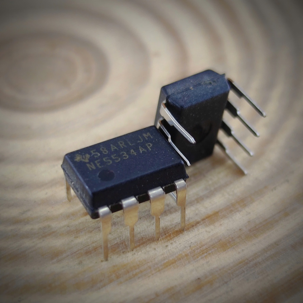 แอมป์เดี่ยว NE5534AP / NE5534 / 5534 ตัวอักษรทองมาตรฐาน (เครื่องขยายสัญญาณ)