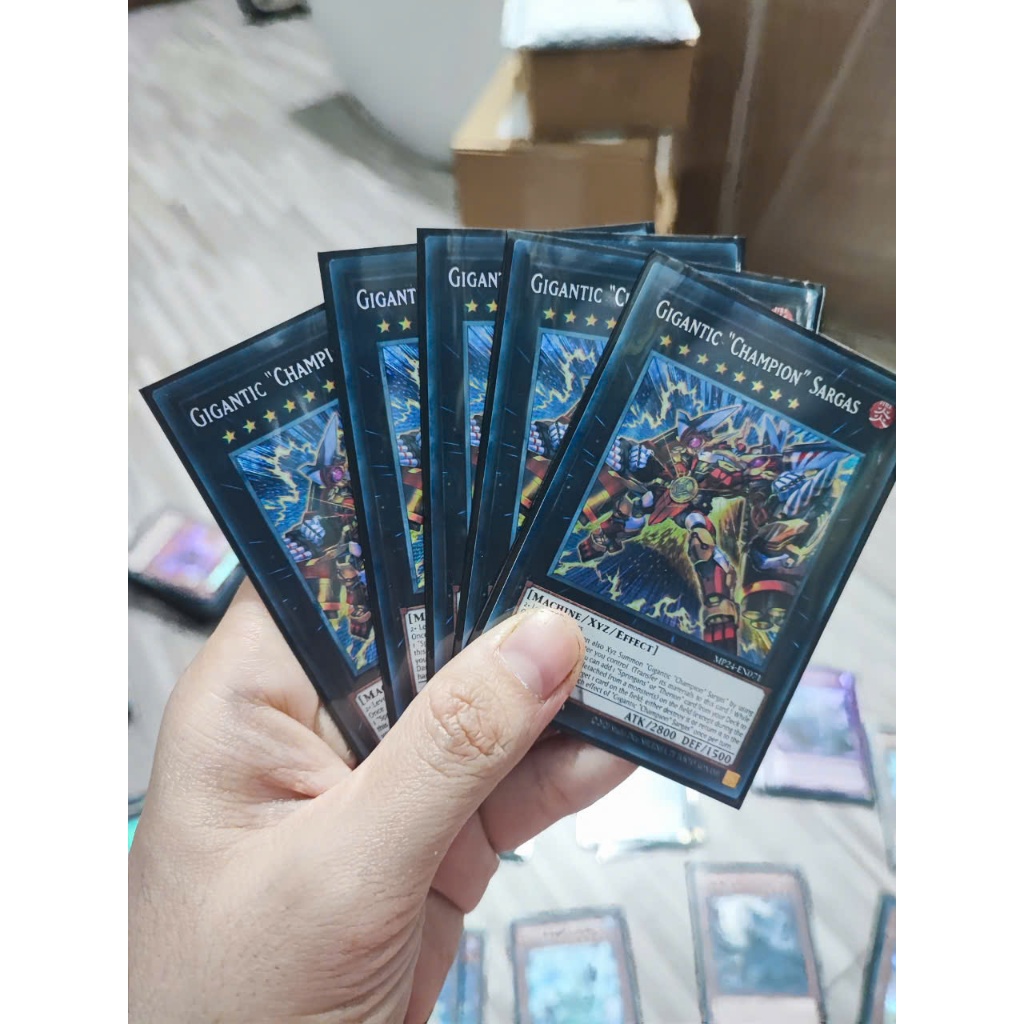[Yugioh Funny Shop] การ์ด 1 ใบ Gigantic Champion" Sargas" - MP24-EN071 - Prismatic Secret Rare 1st E