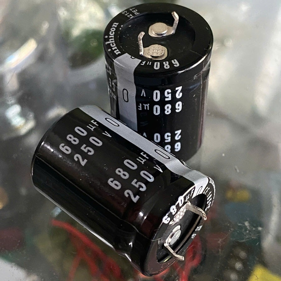 Nichicon ตัวเก็บประจุ 680uf 250v 680uf250v ตัวเก็บประจุ 250v 680uf 25X35 มม.สินค้านําเข้า
