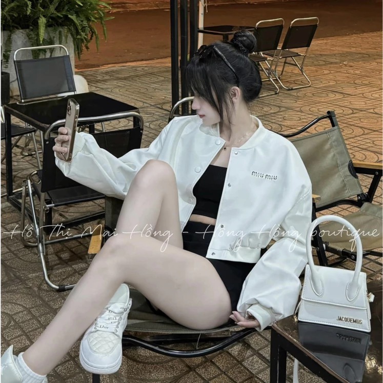 Miumiu เสื้อแจ็คเก็ตหนังโครเชต์แขนยาวปักลาย - เสื้อแจ็คเก็ตหนังแขนยาวมีกระดุม Siu Hottrend 2025