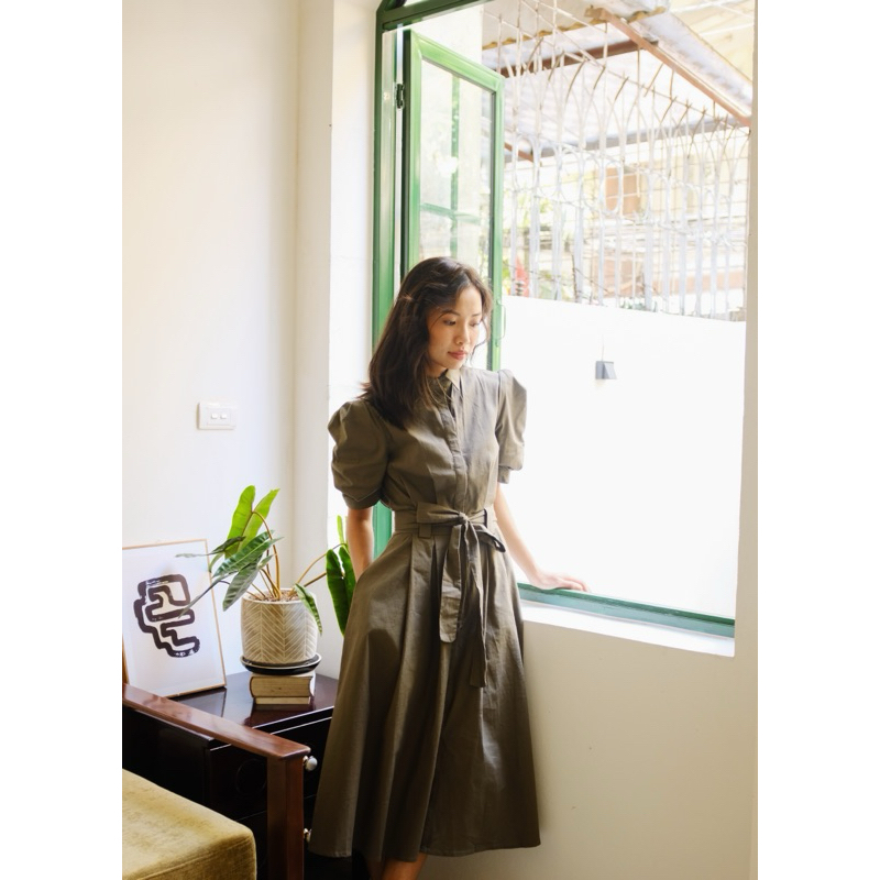 NINE 2 FINE - เดรสผ้าลินินแขนพัฟ