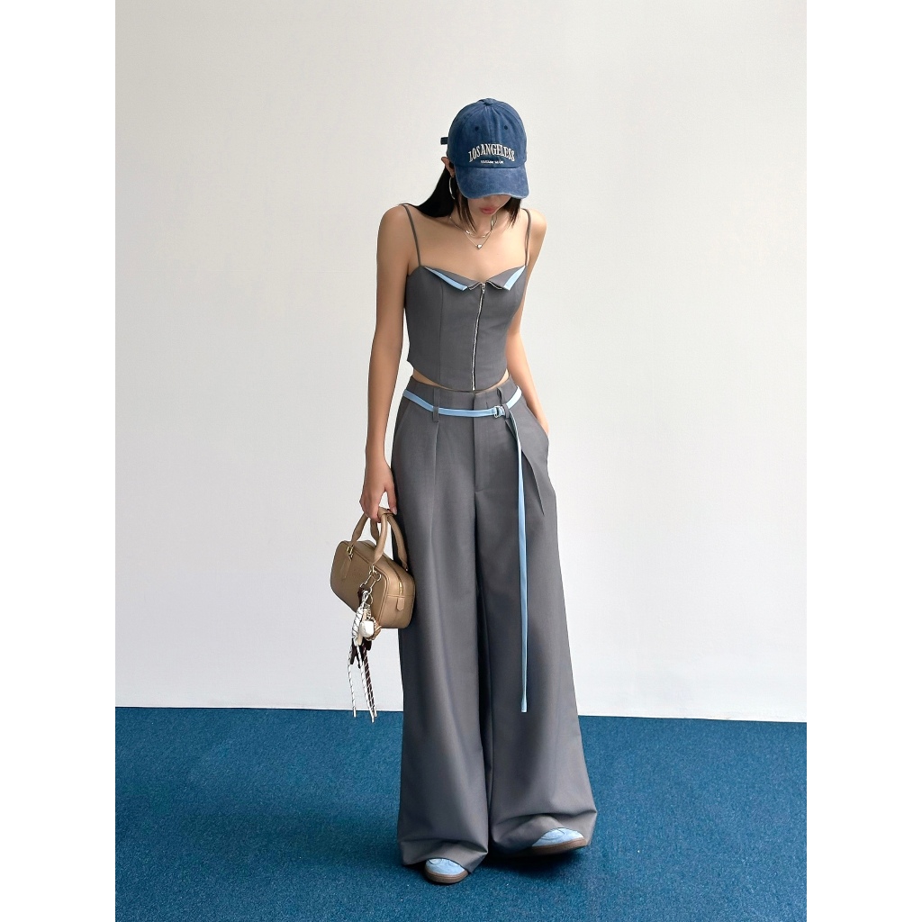กางเกงขากว้างสีเทาพร้อมเข็มขัดสีน้ําเงิน - HOO DESIGN