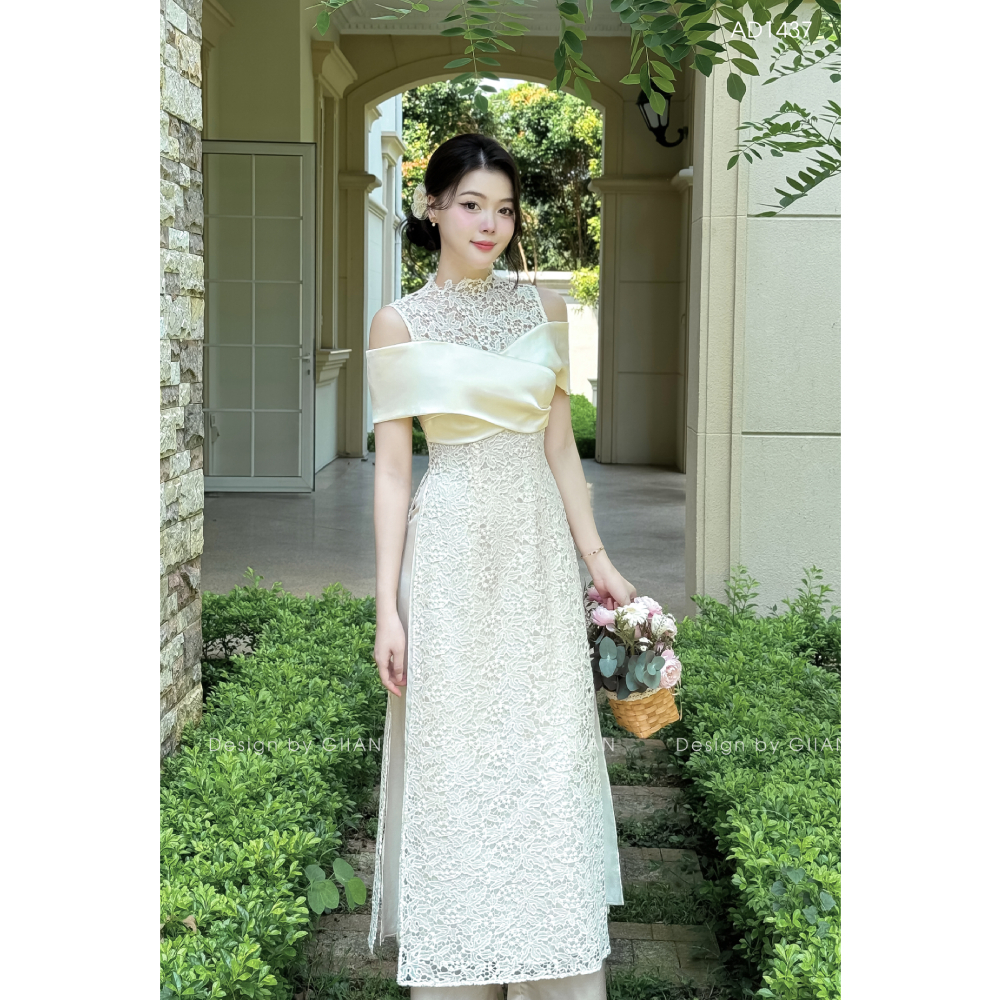 Gian นวัตกรรมลูกไม้ ao dai ออกแบบด้วยคอปีนเขาปิดไหล่และผ้าไหมเกาะอกทรงเข้ารูป 4 แผง หุ่นแบน AD1437