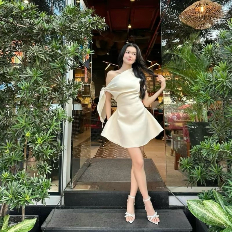 [โวลต์1.834] ชุดเดรสดีไซน์เปิดไหล่เอวบานหรูหรา 2 สี - รูปที่ 3