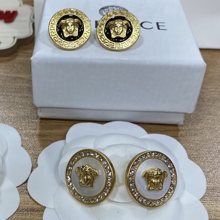 {REAL PHOTO} ต่างหูระดับไฮเอนด์ Versace เต็มกล่อง