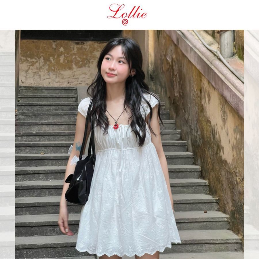 Lollie STUDIO - Daphne Top Lolliemade TKA392 เสื้อเชิ้ตบานสีขาวดีไซน์ระดับไฮเอนด์