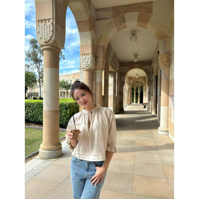 AOEM STUDIOS | Jenny Top - เสื้อเบลาส์แขนพัฟใส่สบาย