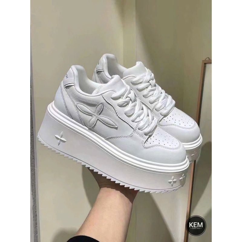 รองเท้าผ้าใบผู้หญิงบุนวม SMFK สีขาวคุณภาพดี