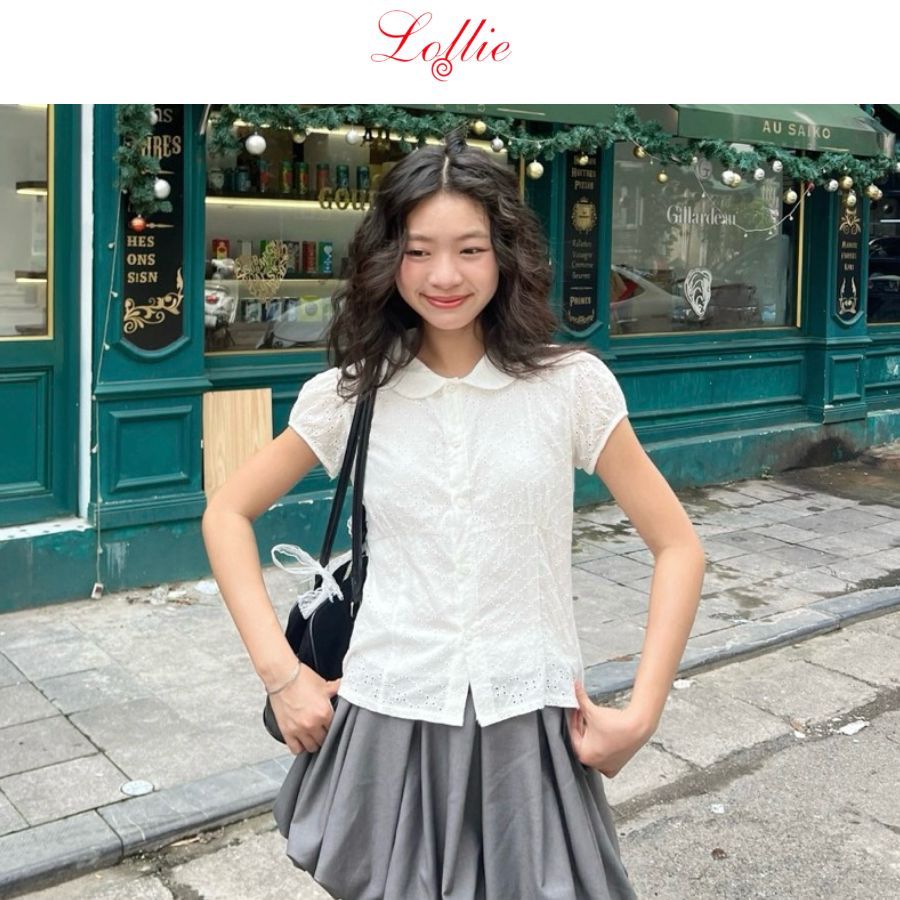 LOLLIE STUDIO - เสื้อคอปกบัวลาย Celia Top TKA407 เบลเซอร์สีขาวทําจากวัสดุคุณภาพสูงยินดีง่าย