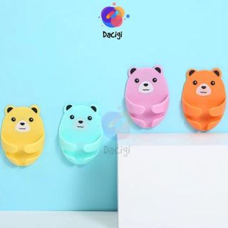 Móc treo ổ cắm hình gấu, giá đỡ phích cắm điện, móc dán tường kẹp giữ dây điện dây cáp sạc - Dacigi
