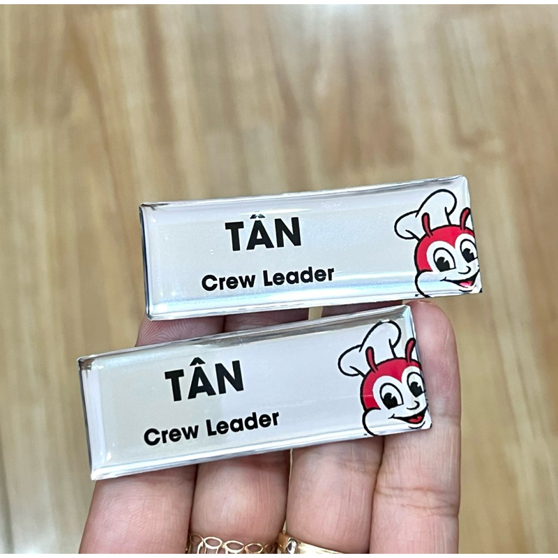 ป้ายป้ายพนักงาน Jollibee - พิมพ์ชื่อได้ตามต้องการ - ส่งข้อมูลร้าน