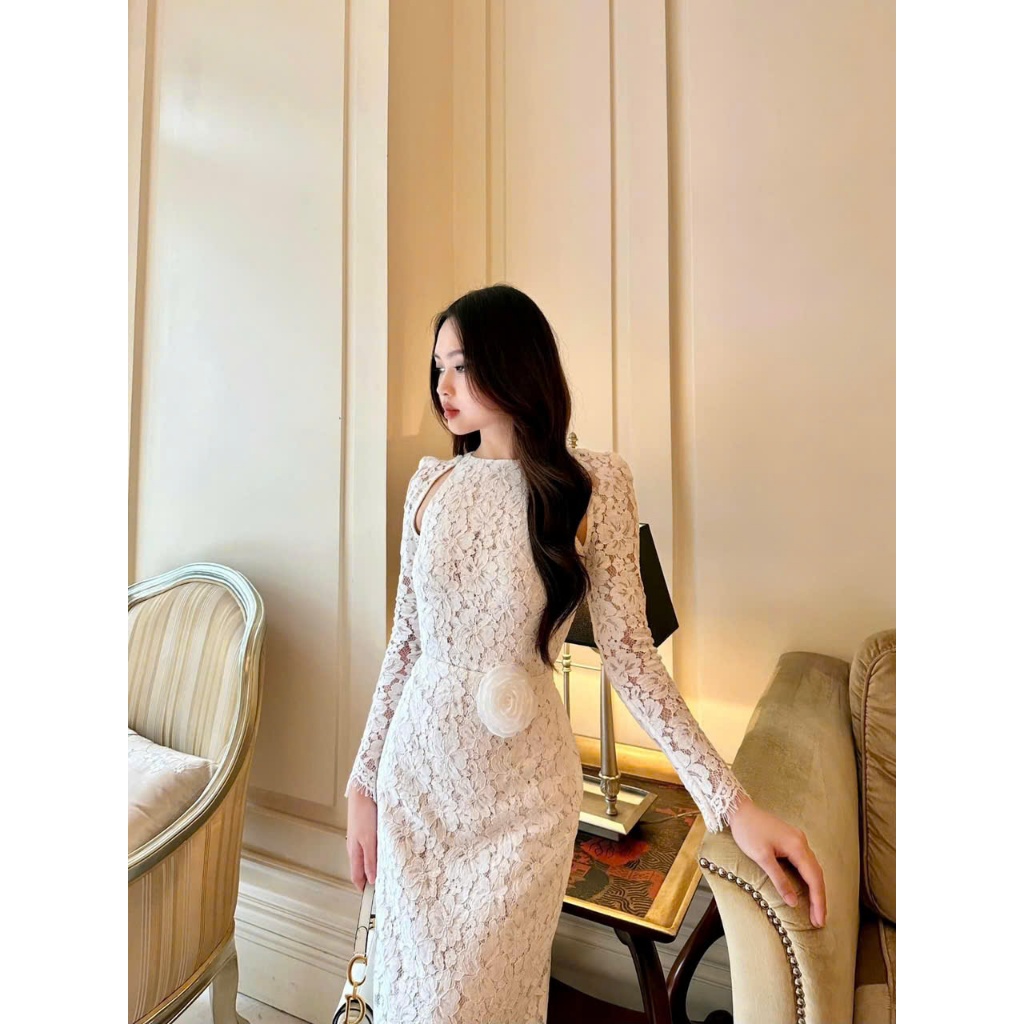 เดรสลูกไม้เปิดไหล่สุดหรูแต่งดอกไม้ที่ละเอียดอ่อน ก62