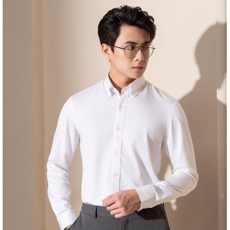 เสื้อเชิ้ตผู้ชายสีขาวคอปกกระดุม คอปกกระดุม ทรงเข้ารูปหรูหรา (มีขนาดใหญ่ - Hoa Toc)