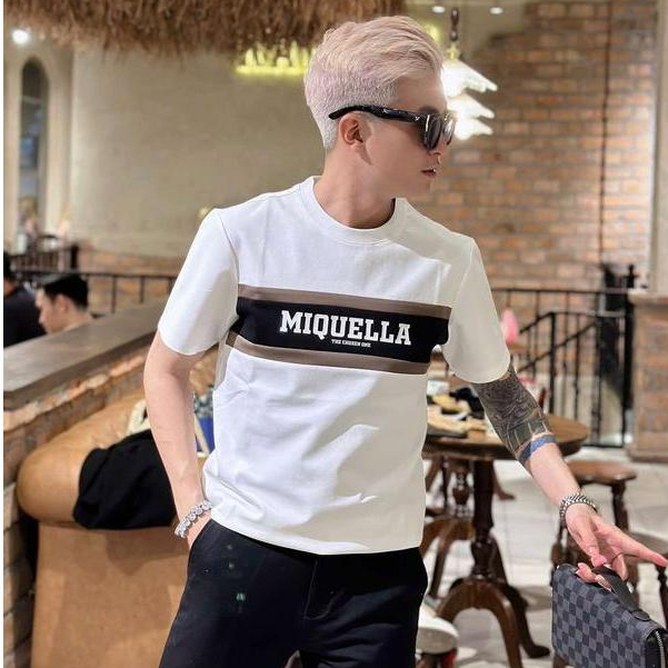 เสื้อยืดคอกลมแขนสั้นชายหญิงพร้อมตัวอักษร MIQUE และผ้าคอตตอนยืดสุดเท่ใส่เท่เข้ารูปเสื้อเชิ้ตไร้คอปกผู
