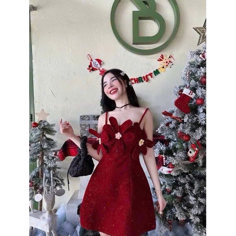 หรูหรา บลิง นักออกแบบ เดรสกํามะหยี่พลีท เดรสกํามะหยี่ 2 สาย มีฟองน้ําและกางเกงด้านในเย็บ 2 ชั้นดอกไม้ตัดเลเซอร์